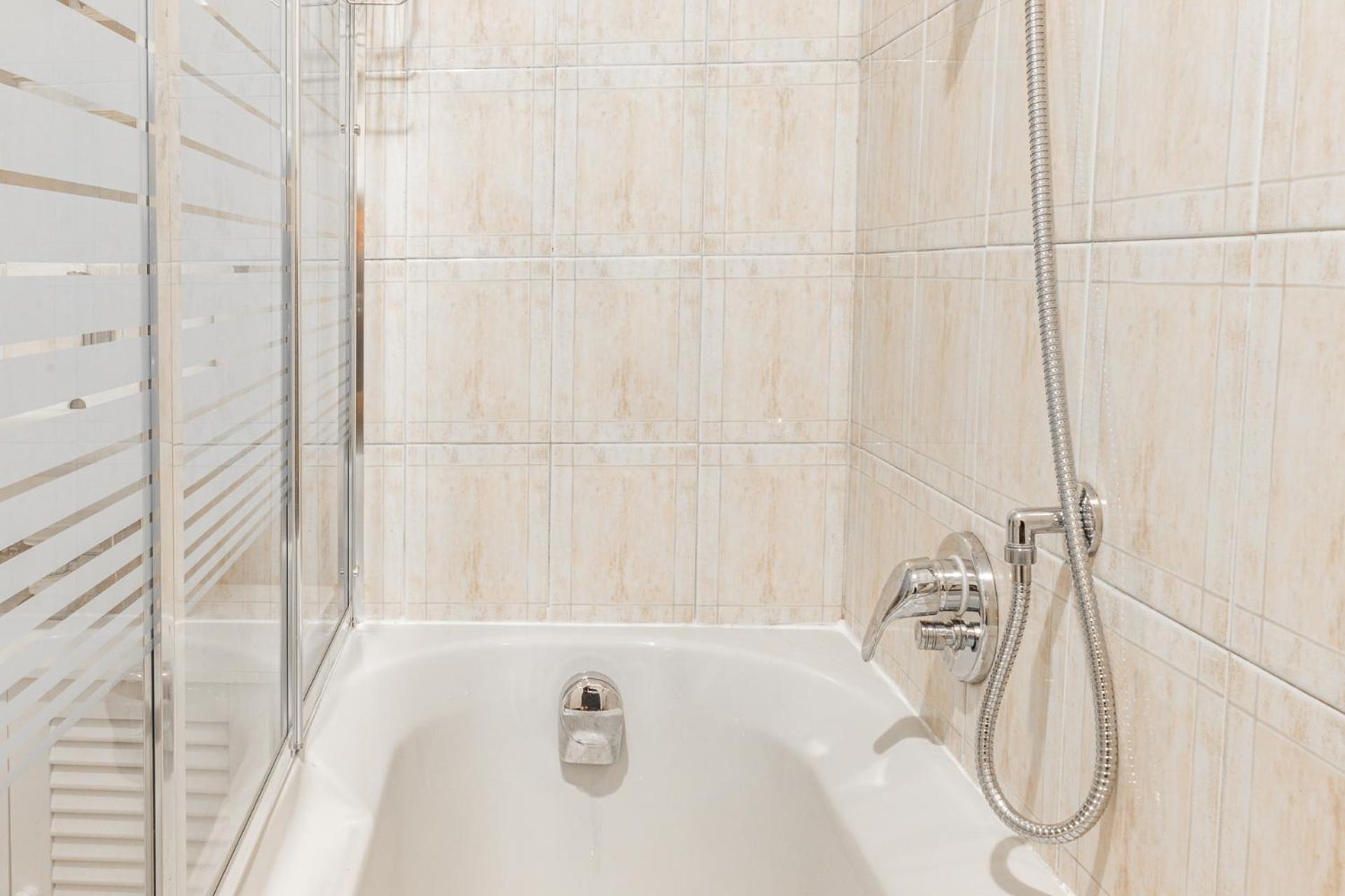 Free Parking - 5 Min By Walk From City Center Côme Esterno foto